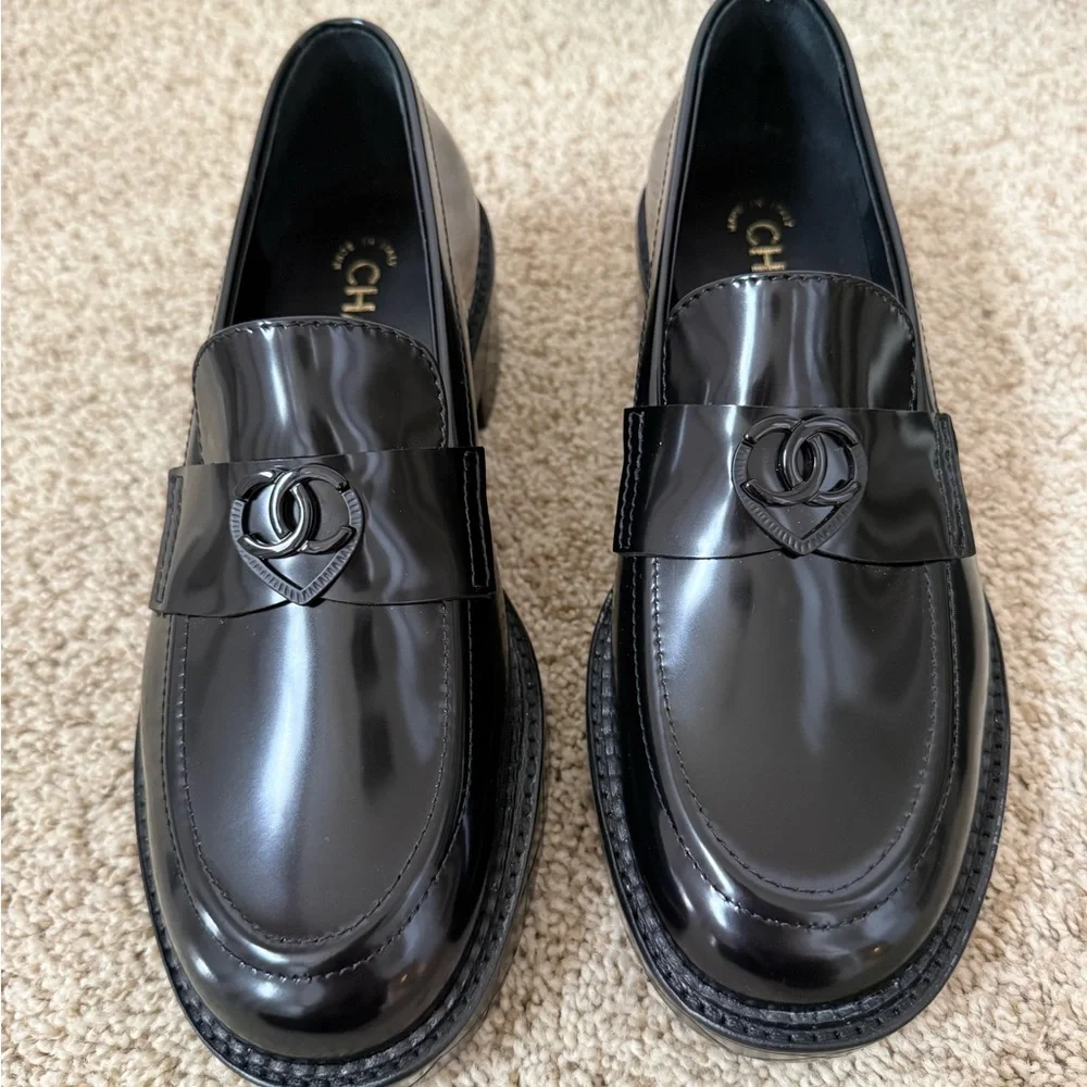 NWT Chanel Shiny Quilted CC Mocassin Loafers Size 38.5